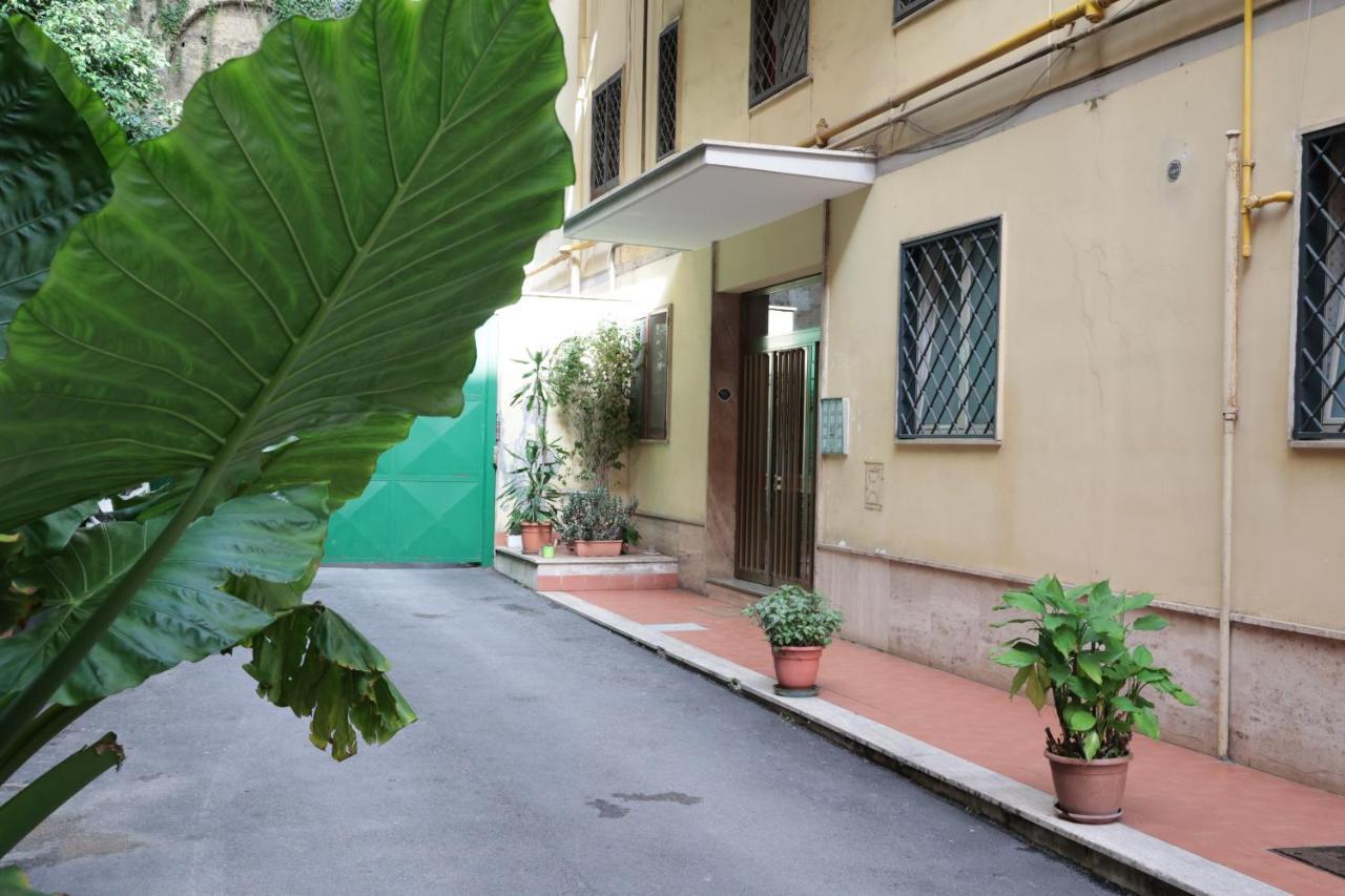 Apartment Flower Mini Casa 10 Minuti Dal Mare E Dal Centro Citta Naples